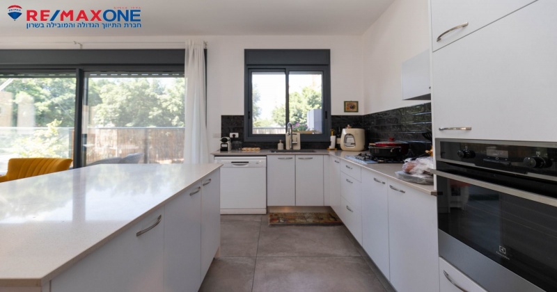 כפר סבא,מרכז העיר,סוקולוב,5 חדרים חדרים,דירה,סוקולוב,3329